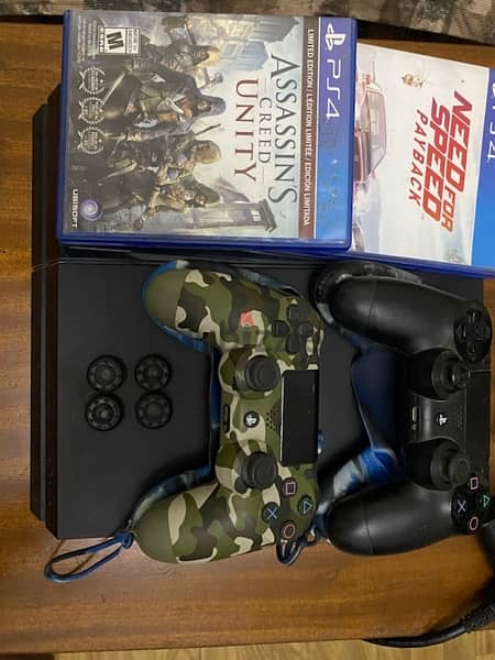 PS 4 with 2 controllers and 3 games + a new separate controller 1