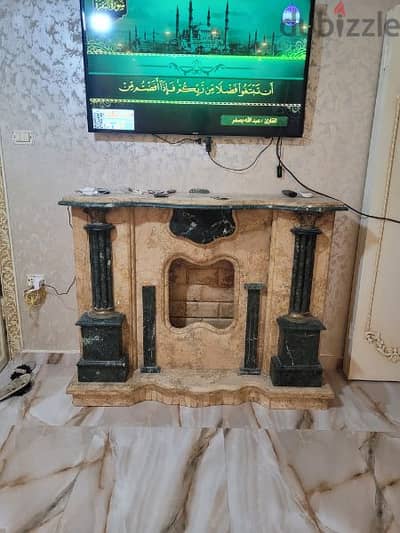 دفاية رخام مطعمه بالنحاس
