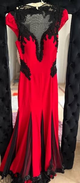 فستان سواريه تركي أحمر مطرز 1