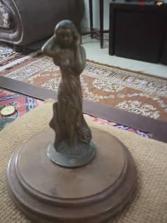 تمثال برونز