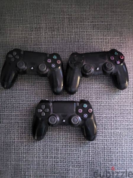 Ps4 Used 1trb + 3 Original Joystics & Original Cable's + 4 Games 1