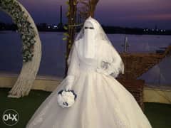 فستان زفاف فقط من غير طرحة ولا اي حاجة