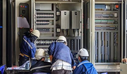 مهندسين متخصصون فى التحكم الآلى و PLC صيانات تعديلات