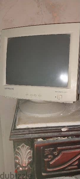 شاشه كمبيوتر من النوع القديم 0