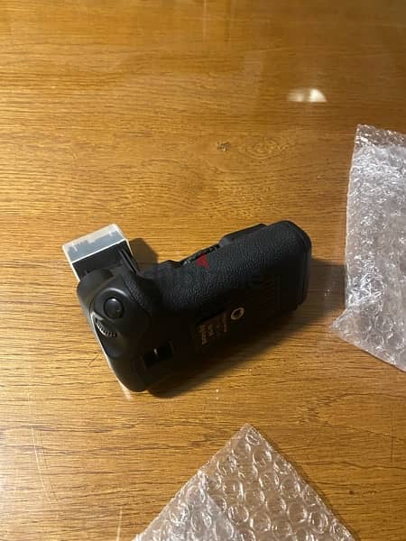 Battery Grip BG-E8 for Canon D550, D600and D650 4
