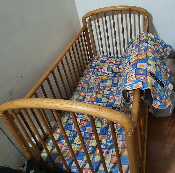 سرير أطفال خشب زان بالمرتبة و المخدة واللحاف 2