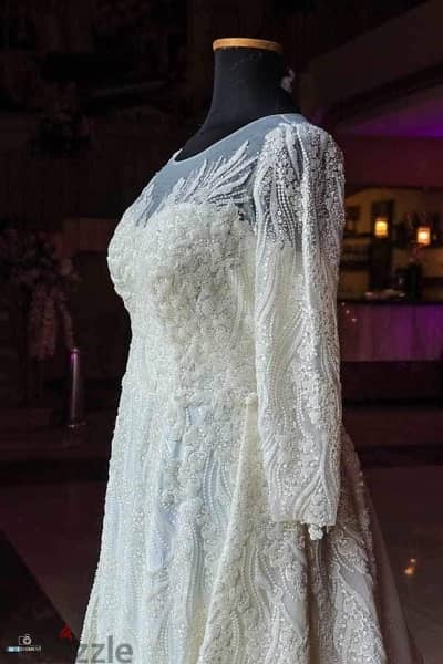 فستان زفاف ابيض بالاكستنشن و الطرحه بتتريز كامل للفستان و الطرحة 1