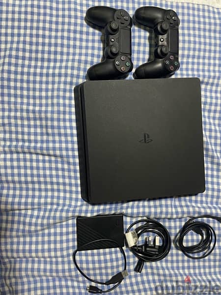 ps4 9 month use + 2 new controllers 2