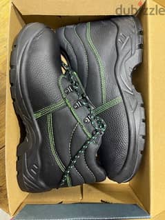 Safety Shoes Solid Type 43 - جزمه سيفتي مقاس ٤٣ 0