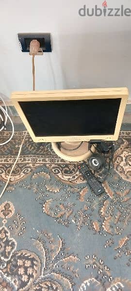 شاشة المانى ممتازة  ١٧ بوصة