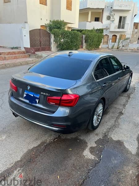 BMW 320i Luxury (اول مالك) 6