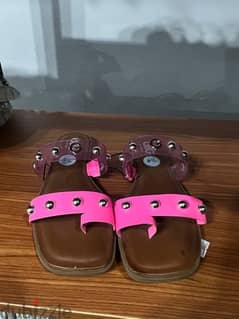 guess slipper size 8.5 us