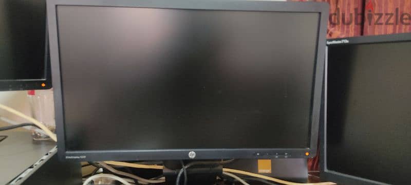 شاشه كمبيوتر 22 بوصه HP بها مخرج display 0