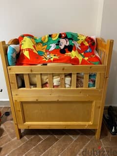 سرير اطفال خشب طبيعي حالة ممتاز يعتبر جديد بالفرش 0