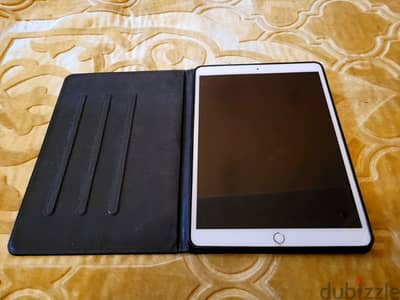 IPad Air 4 للبدل فقط بأعلى IPad Air 3