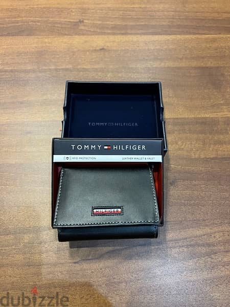 Tommy Hilfiger original wallet from USA محفظه تومى هيلفيجر امريكى 3