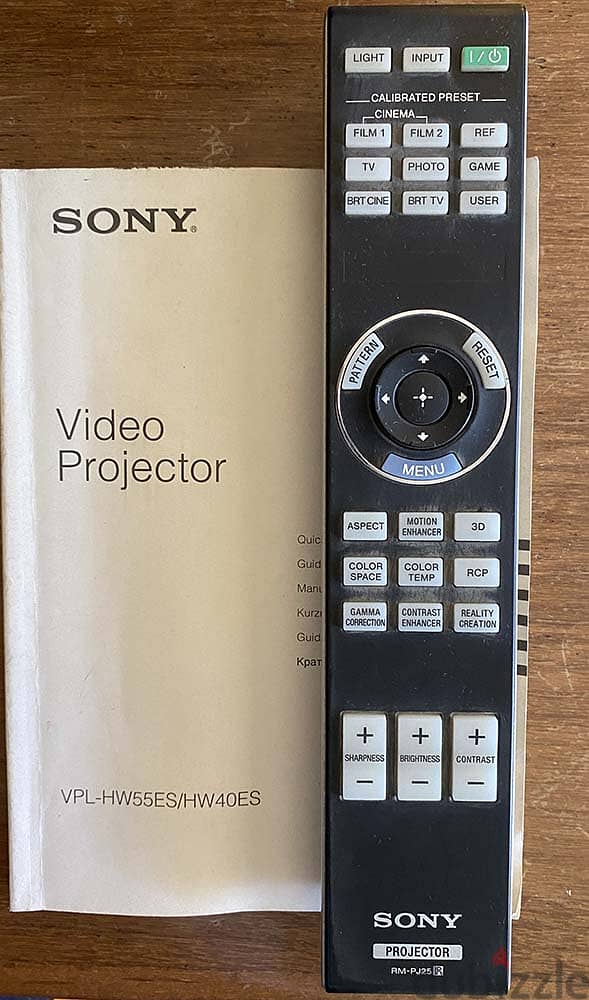 Sony VPL-HW40ES Full HD 3D 1080p HD projector 2