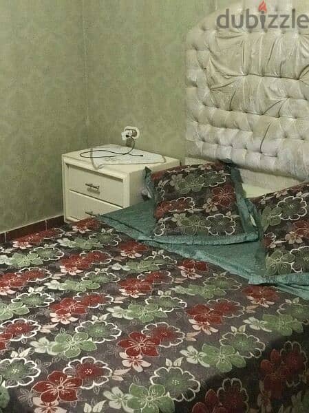 غرفة نوم بدون دولاب 1