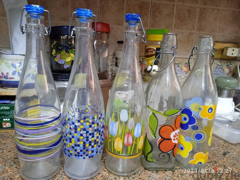 زجاجات مياه/ عصائر مزخرفة للسفرة والتقديم 1