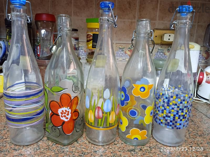 زجاجات مياه/ عصائر مزخرفة للسفرة والتقديم 2