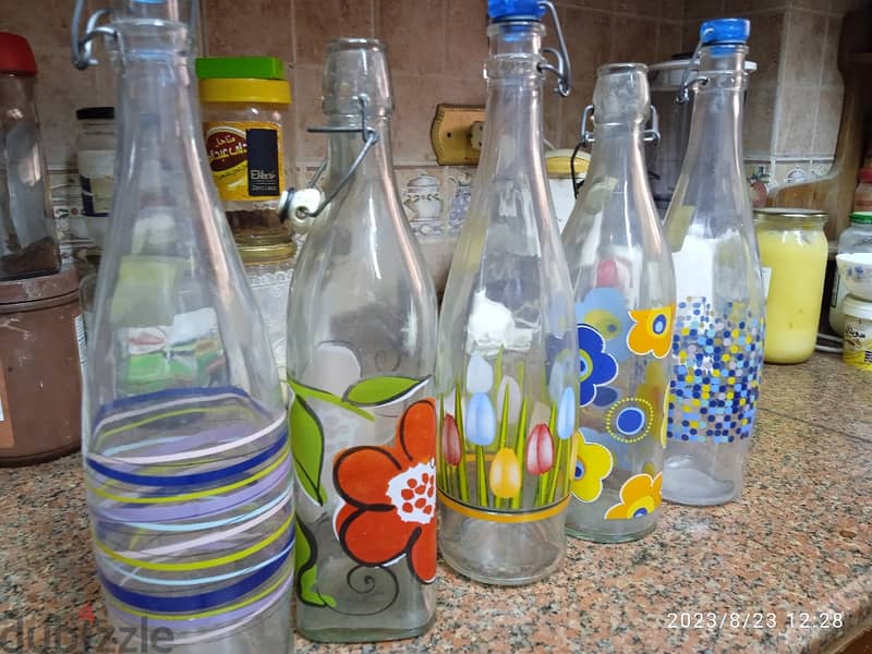 زجاجات مياه/ عصائر مزخرفة للسفرة والتقديم 3