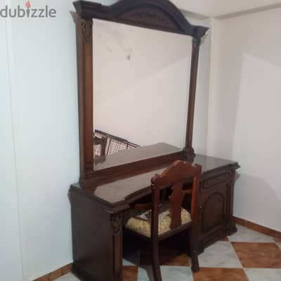 للبيع بالعجمي تسريحة خشب زان بالكرسي