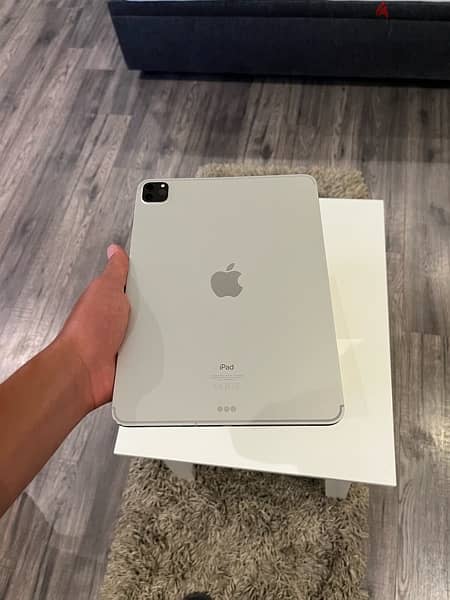limited time bundle. Ipad Pro + free magic keyboard great condition 2