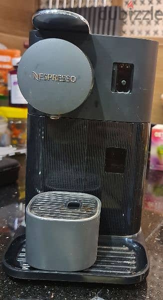 Nespresso Black Lattissma One 1