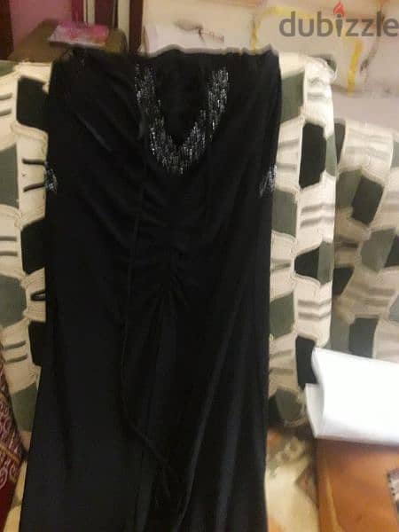فستان سواريه اسودحرير مستعمل ٣٠٠ وبيجامة اكس لارج ليجرا جديدة ٢٠٠ جنيه 3