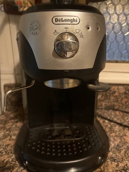 Delongi espresso and cappuccino maker 0