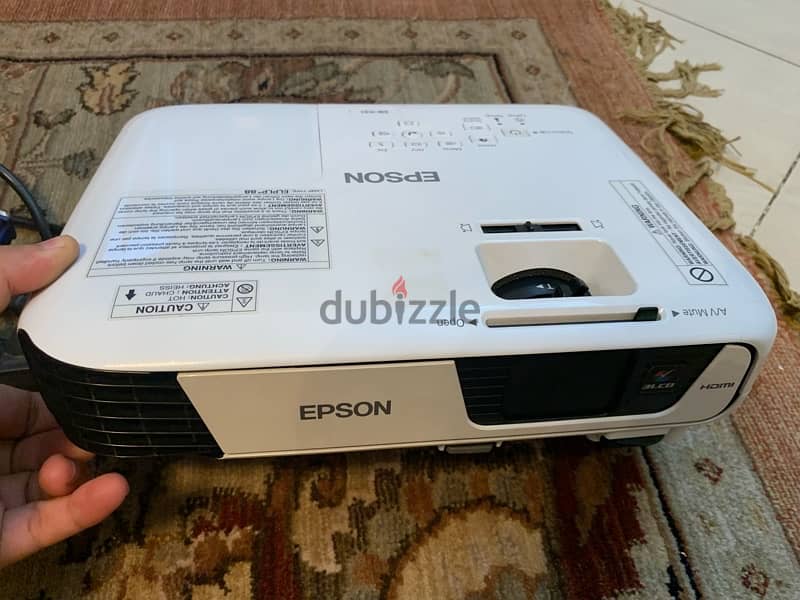 projector Epson H720B used only 34 hours Data showكالجديد بدون اي عيوب 1