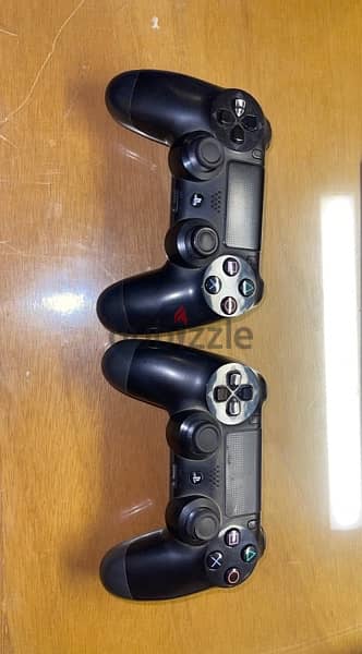 playstation 4 ( 1 tera ) with 2 controllers 1