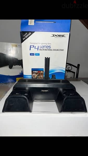 ps4 + 2 controllers + 3 games + 2 stands 3