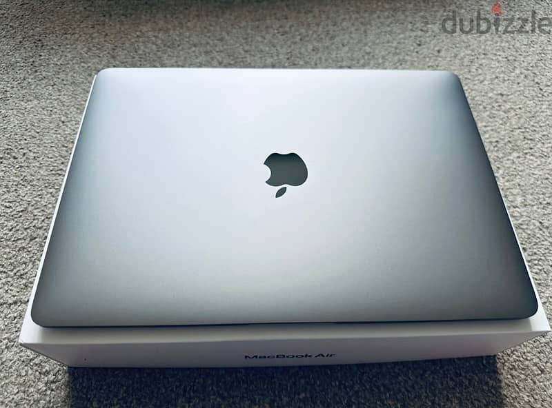 MacBook m1  air كالجديد 4