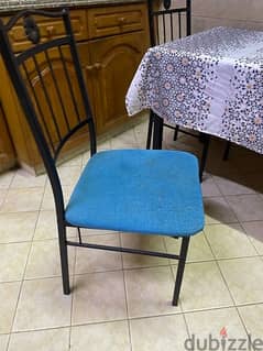 tabel with 4 chairs