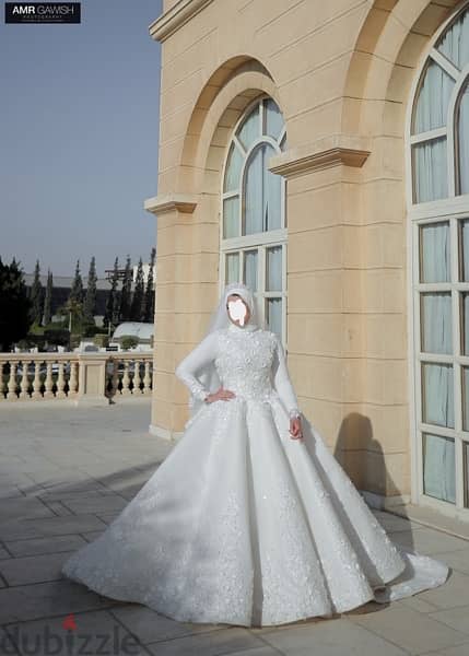 Wedding dress with veil, like new, worn once during tying the knot 3