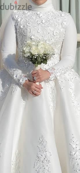 Wedding dress with veil, like new, worn once during tying the knot 4