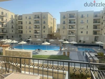شقة بمفيدا البوليفارد مطلة علي حمام السباحة