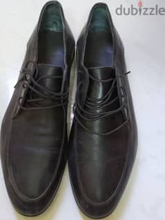 حذاء رجالي جلد طبيعي من الجباس ويوجد اسود مقاس ٤٢-٤٣