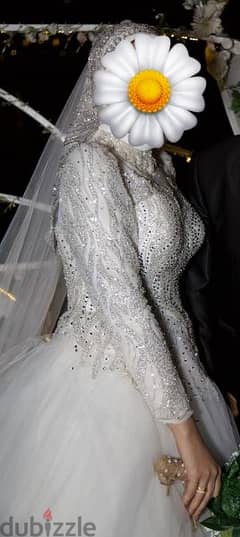 فستان زفاف و طرحة زفاف 0