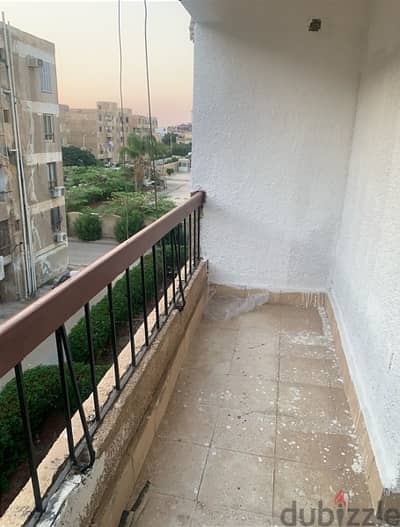 شقه للبيع المجاوره ٥ امام  - كليه حياه ابوغالى-  وبجوار بنك الاسكان