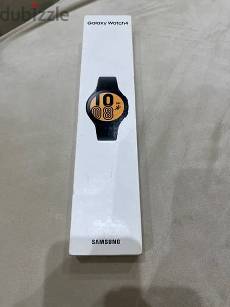 galaxy watch 4 with charger 1