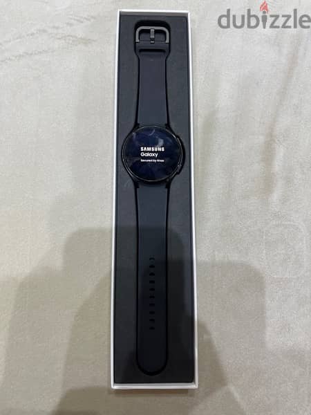 galaxy watch 4 with charger 2