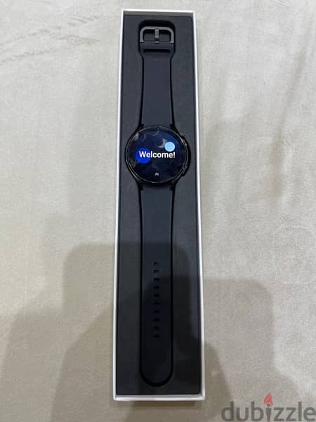 galaxy watch 4 with charger 3
