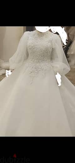 فستان زفاف ابيض بسيط