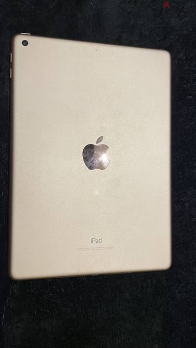 Ipad 6 Gen - 32 GB - Gold - all original accessories - ايباد - الجيل 6