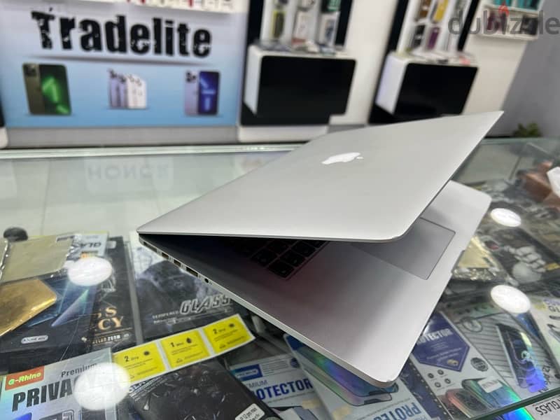 MacBook Pro 15.4 core i7 ram 16 giga 2015  للبيع او البدل بموبايل 2