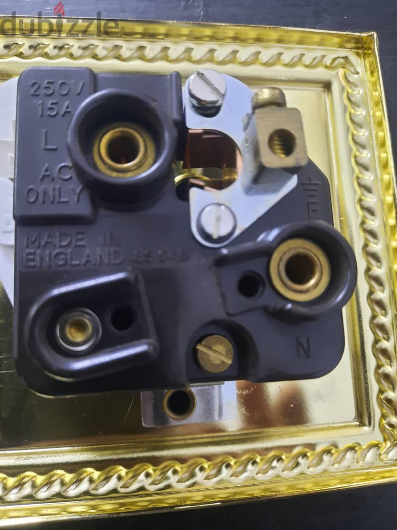 مفاتيح معدنية ذهبية صناعة انجليزية ماركةDELTA 5