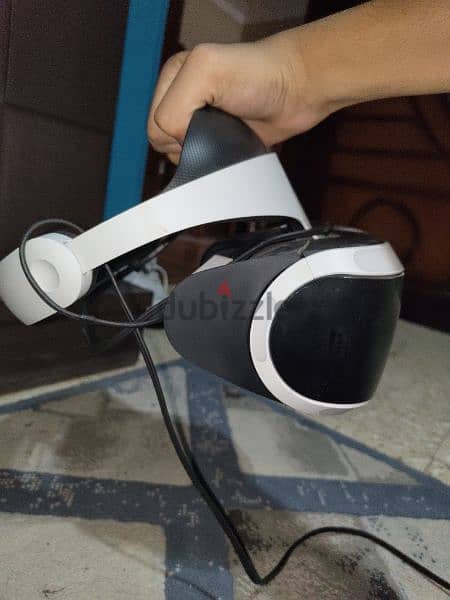 playstation vr with two joy sticks 4