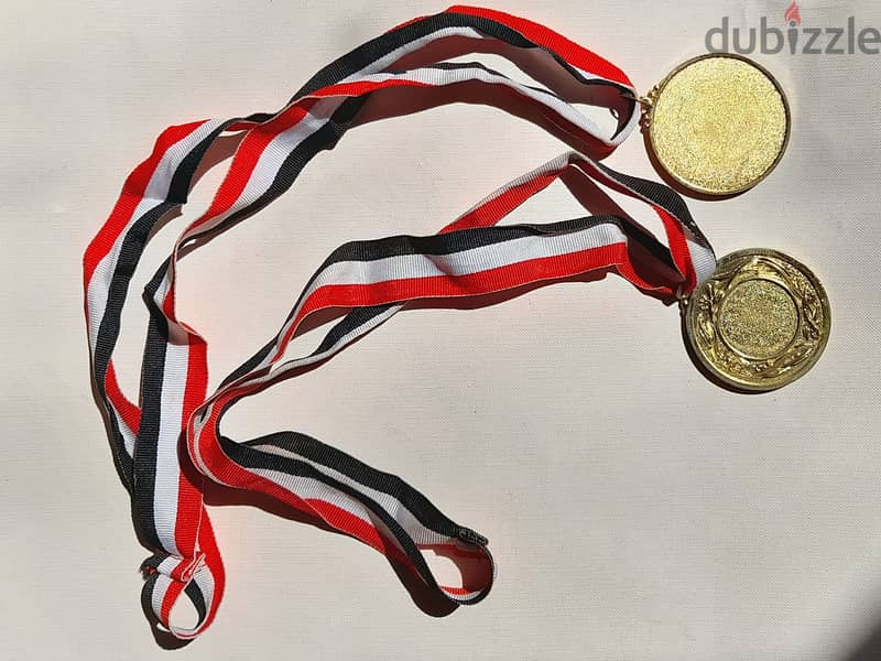 ميداليات مميزة ذهبية و فضية - خامة قوية وثقيلة - بحالة ممتازة 4
